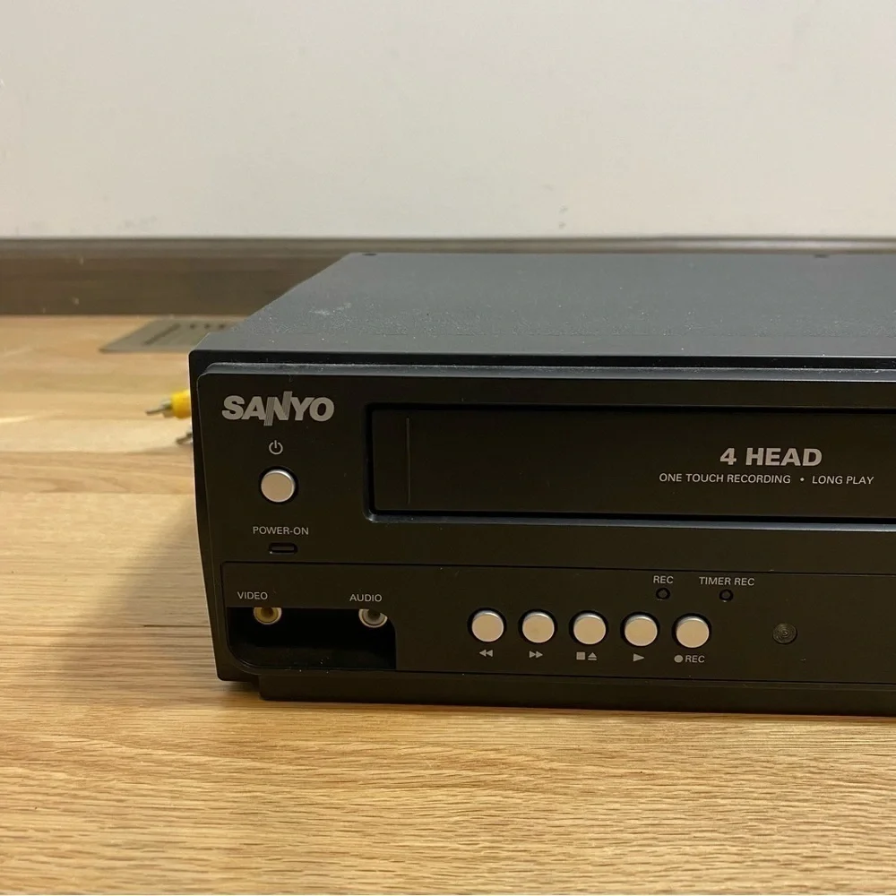 Sanyo VCR DVD Player Combo FWDV225F VHS One Touch Recording